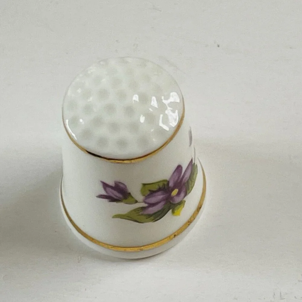 Vintage‎ Floral Porcelain Thimble Bone China Gold Trim Purple Green